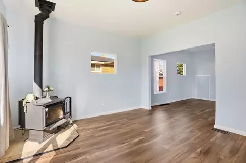 Living - 1407 E Crown Ave, Spokane, WA 99207 photo 2 of 5
