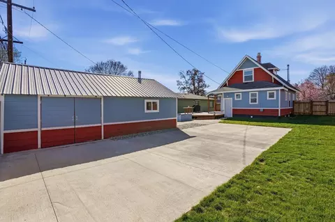 Exterior - 1407 E Crown Ave, Spokane, WA 99207 photo 2 of 14