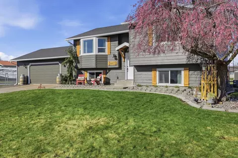 5607 N Malta St, Newman Lake, WA 99025