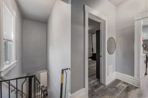 Entry Way - 218 E Baldwin Ave, Spokane, WA 99207 photo 2 of 2