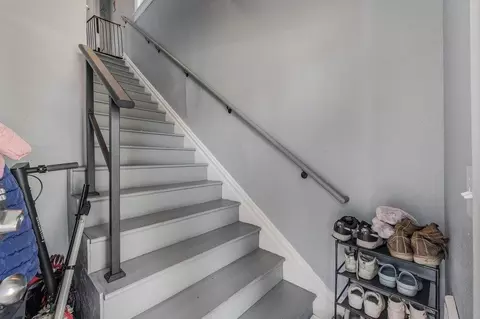 Entry Way - 218 E Baldwin Ave, Spokane, WA 99207 photo 1 of 2