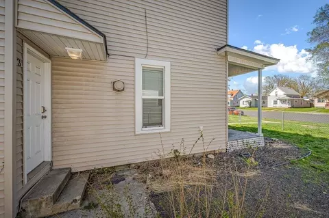 Exterior - 218 E Baldwin Ave, Spokane, WA 99207 photo 7 of 10