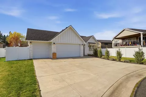 Exterior - 1334 E Carriage Ct, Spokane, WA 99208 photo 2 of 7