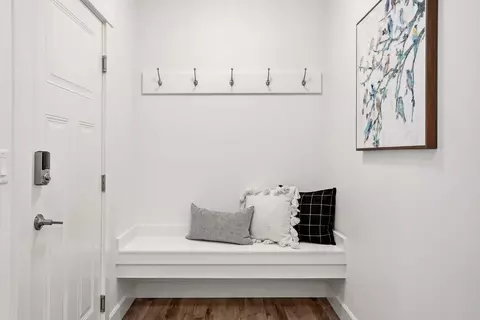 Entry Way - 1334 E Carriage Ct, Spokane, WA 99208 photo 2 of 2