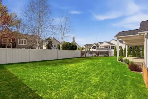 Exterior - 1334 E Carriage Ct, Spokane, WA 99208 photo 6 of 7