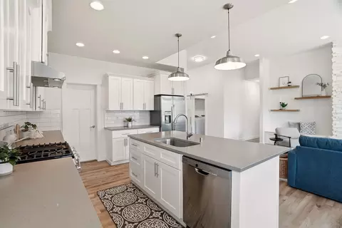 Kitchen - 1334 E Carriage Ct, Spokane, WA 99208 photo 4 of 5