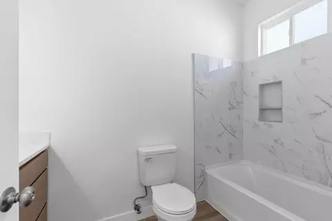 Bath - 1713 E 4th Ave, Spokane, WA 99202 photo 1 of 5