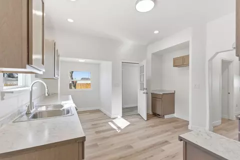 Entry Way - 1713 E 4th Ave, Spokane, WA 99202 photo 1 of 4