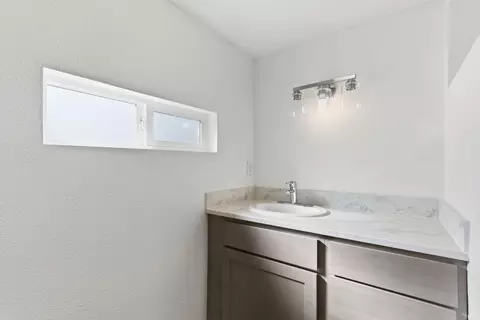 Bath - 1713 E 4th Ave, Spokane, WA 99202 photo 3 of 5