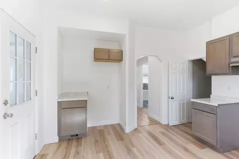 Entry Way - 1713 E 4th Ave, Spokane, WA 99202 photo 3 of 4