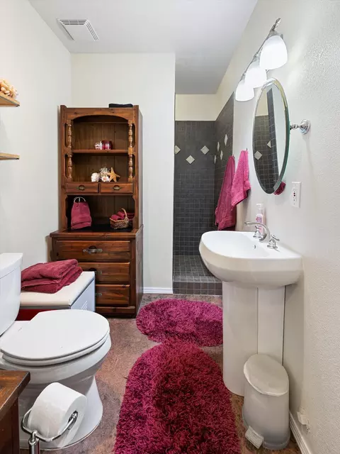 Bath - 41404 N Perry Rd, Deer Park, WA 99006 photo 8 of 8