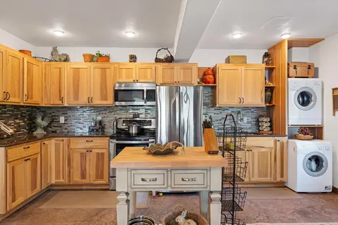 Kitchen - 41404 N Perry Rd, Deer Park, WA 99006 photo 5 of 5