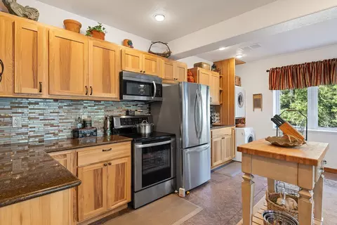 Kitchen - 41404 N Perry Rd, Deer Park, WA 99006 photo 4 of 5