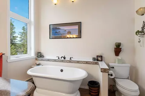 Bath - 41404 N Perry Rd, Deer Park, WA 99006 photo 7 of 8