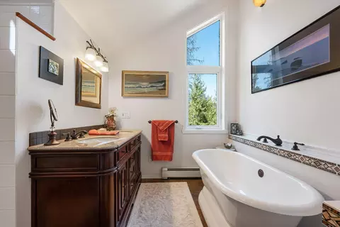 Bath - 41404 N Perry Rd, Deer Park, WA 99006 photo 6 of 8