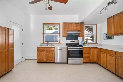 Kitchen - 1017 E 14th Ave, Spokane, WA 99202 photo 3 of 5