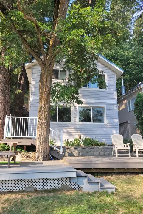 12935 N North Park St, Newman Lake, WA 99025