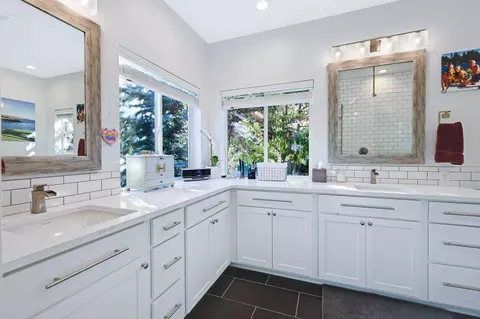 Bath - 4810 E 37th Ave, Spokane, WA 99223 photo 2 of 4