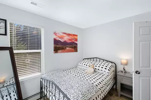 Bedroom - 4810 E 37th Ave, Spokane, WA 99223 photo 6 of 10