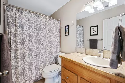 Bath - 4810 E 37th Ave, Spokane, WA 99223 photo 3 of 4