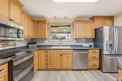 Kitchen - 11116 E 24th Ave, Spokane Valley, WA 99206 photo 2 of 3