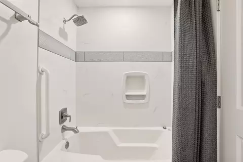 Bath - 11116 E 24th Ave, Spokane Valley, WA 99206 photo 2 of 5