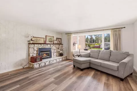Living - 11116 E 24th Ave, Spokane Valley, WA 99206 photo 2 of 4