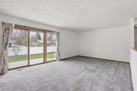 Living - 11618 E 35th Ave, Spokane, WA 99206 photo 2 of 5
