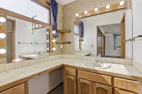 Bath - 11618 E 35th Ave, Spokane, WA 99206 photo 2 of 4