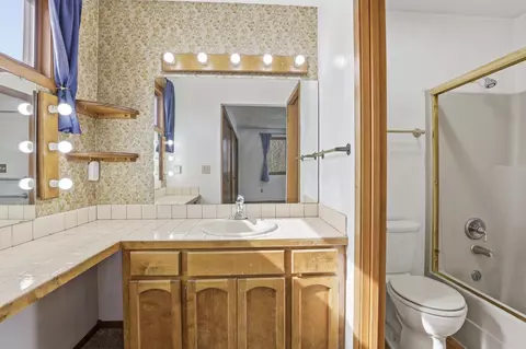 Bath - 11618 E 35th Ave, Spokane, WA 99206 photo 1 of 4