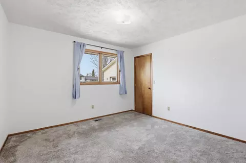 Bedroom - 11618 E 35th Ave, Spokane, WA 99206 photo 4 of 6