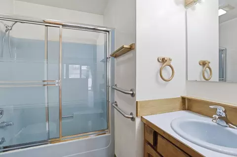 Bath - 11618 E 35th Ave, Spokane, WA 99206 photo 3 of 4