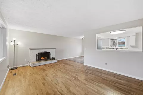 Living - 11619 E Buckeye Ave, Spokane Valley, WA 99206 photo 3 of 4