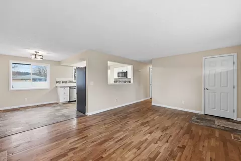 Living - 11619 E Buckeye Ave, Spokane Valley, WA 99206 photo 1 of 4
