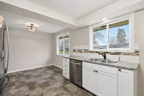Kitchen - 11619 E Buckeye Ave, Spokane Valley, WA 99206 photo 2 of 4