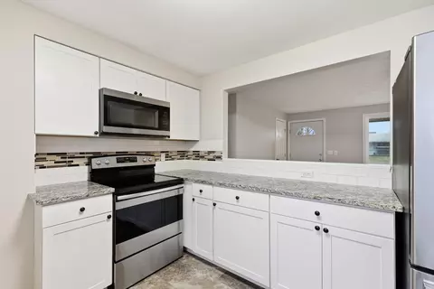 Kitchen - 11619 E Buckeye Ave, Spokane Valley, WA 99206 photo 3 of 4