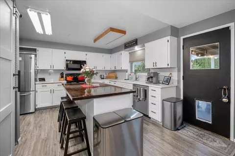 Kitchen - 14104 E Sharp Ave, Spokane Valley, WA 99216 photo 2 of 4