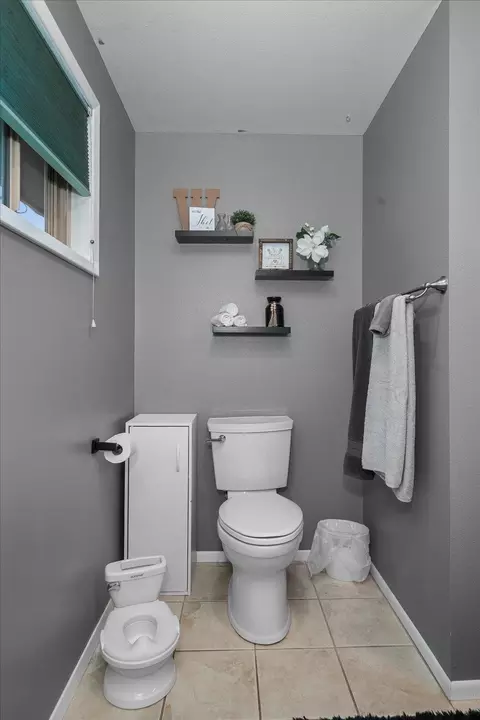 Bath - 14104 E Sharp Ave, Spokane Valley, WA 99216 photo 2 of 3