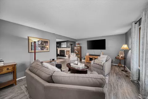 Living - 14104 E Sharp Ave, Spokane Valley, WA 99216 photo 2 of 4