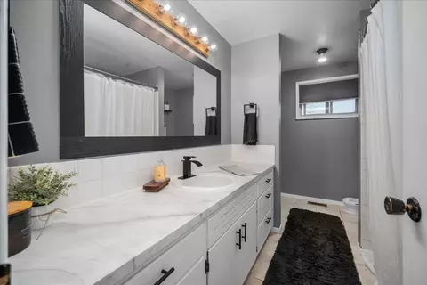 Bath - 14104 E Sharp Ave, Spokane Valley, WA 99216 photo 1 of 3