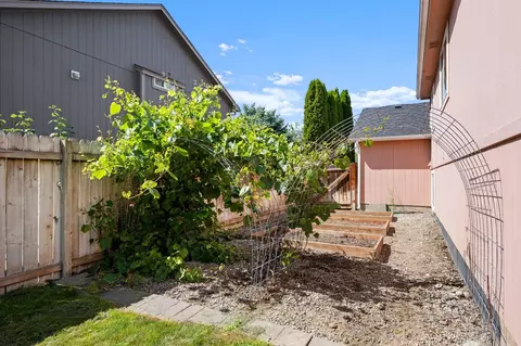 Exterior - 14706 E Queen Ave, Spokane Valley, WA 99216 photo 6 of 13