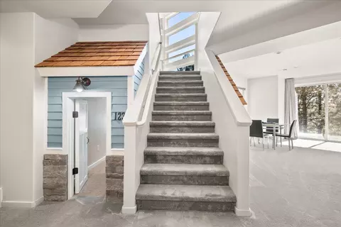 Entry Way - 7409 E 44th Ave, Spokane, WA 99223 photo 3 of 5