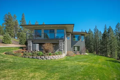 Exterior - 7409 E 44th Ave, Spokane, WA 99223 photo 8 of 10