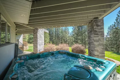 Exterior - 7409 E 44th Ave, Spokane, WA 99223 photo 6 of 10
