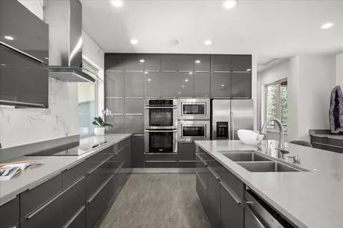 Kitchen - 7409 E 44th Ave, Spokane, WA 99223 photo 2 of 3