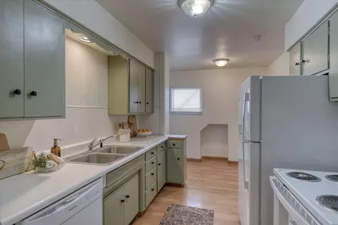 Kitchen - 618 E 23rd Ave, Spokane, WA 99203 photo 1 of 3