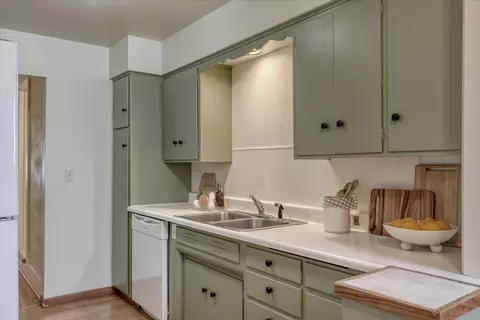 Kitchen - 618 E 23rd Ave, Spokane, WA 99203 photo 2 of 3
