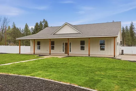 25720 N Yale Rd, Chattaroy, WA 99003