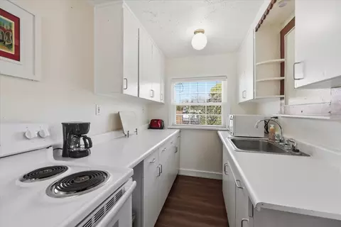 Kitchen - 2223 E Sharp Ave, Spokane, WA 99202 photo 2 of 3