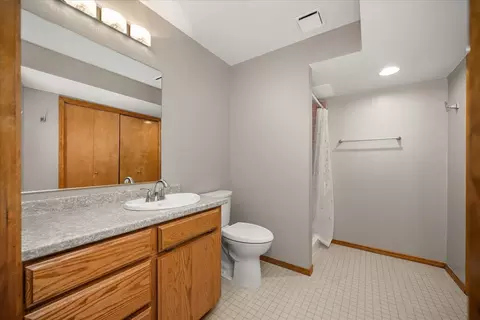 Bath - 704 E High Dr, Spokane, WA 99203 photo 6 of 6